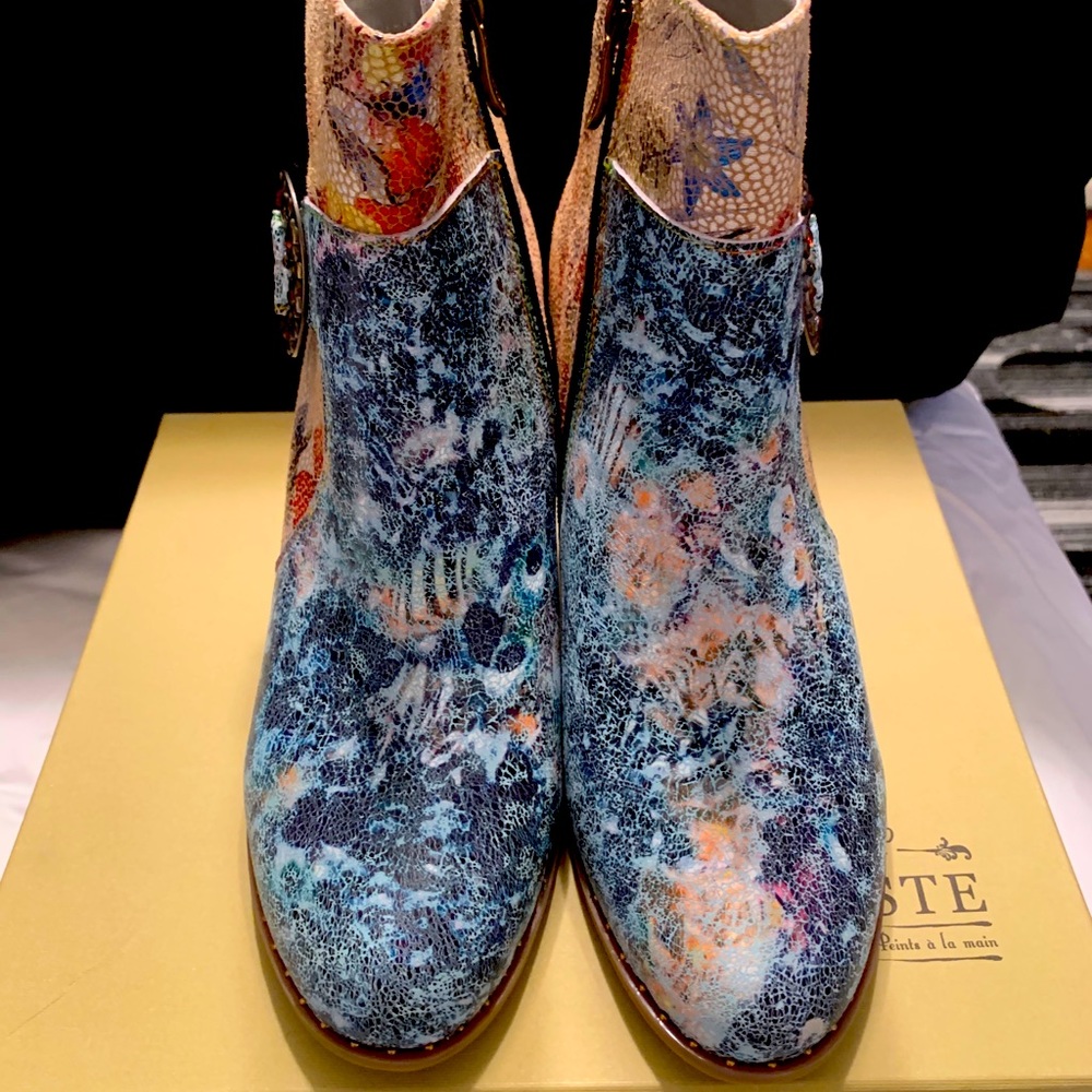 L'ATISTE Blue Multicolor Printed Leather Ankle Boots